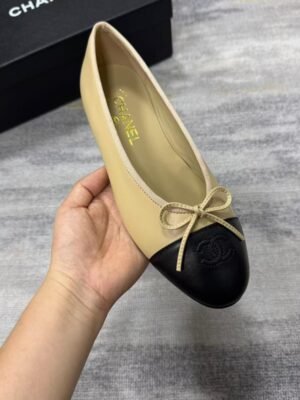 Chanel Ballet Flats Leather Cap Toe Bow - Beige Black