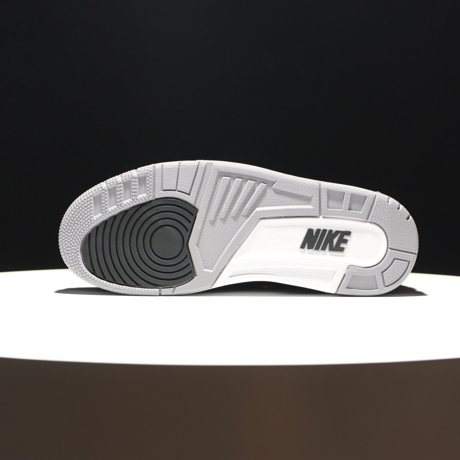 Air Jordan 3 Black Cement - Image 3