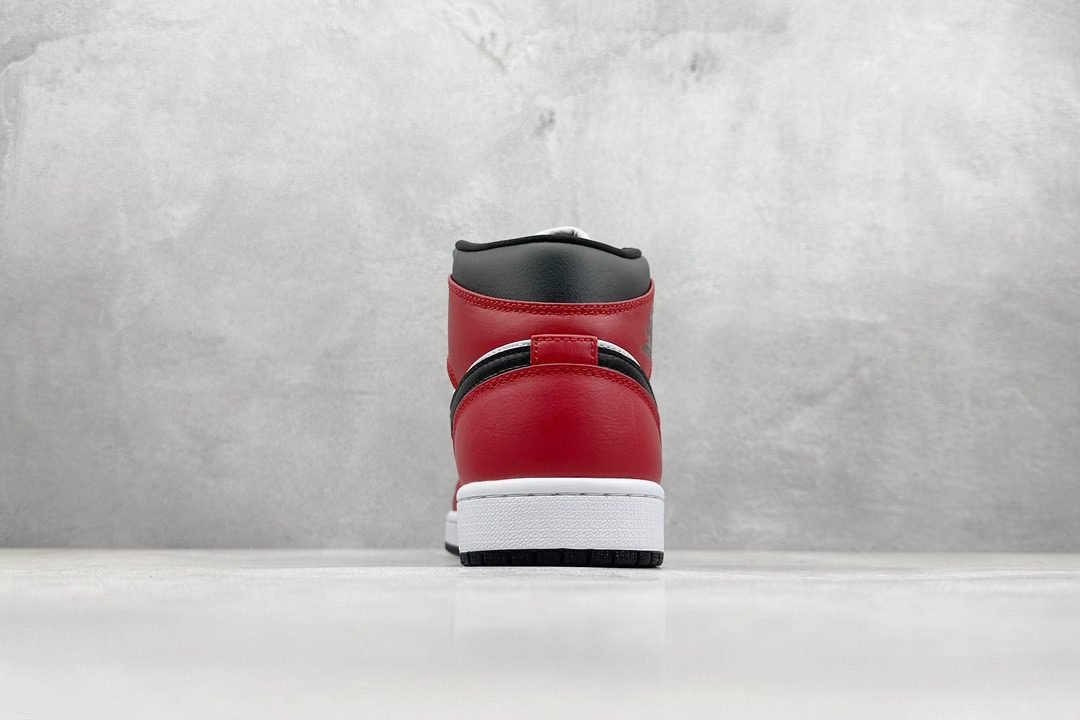 Air Jordan 1 Mid "Chicago Black Toe" - Image 4