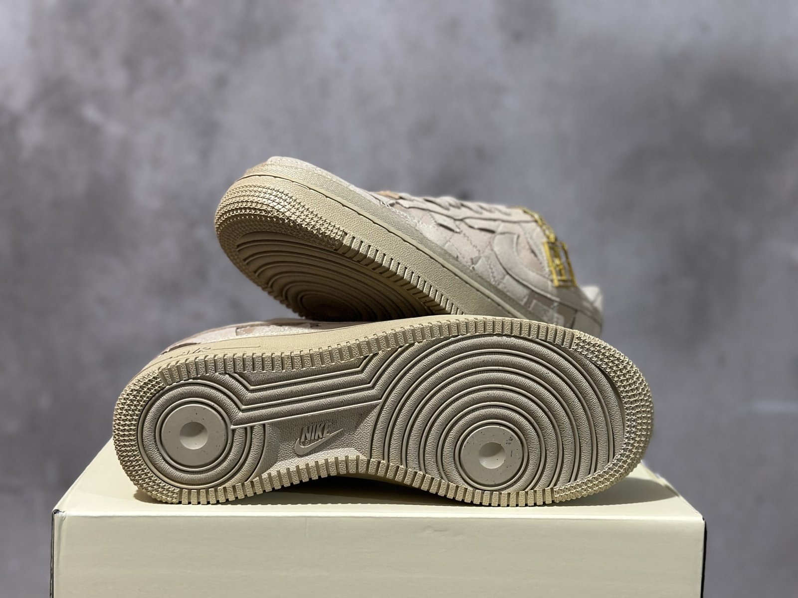 Billie Eilish x Air Force 1 Marrone - Image 2