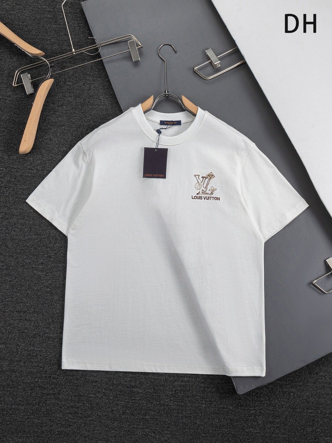 Louis Vuitton T-shirt Golden Logo - Image 2