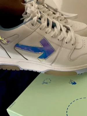 Off White Bianco Nebula