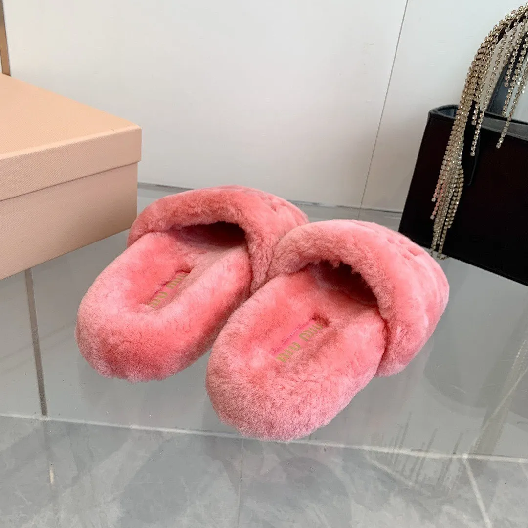 Miu Miu Shearling Logo Slides Roze - Image 4