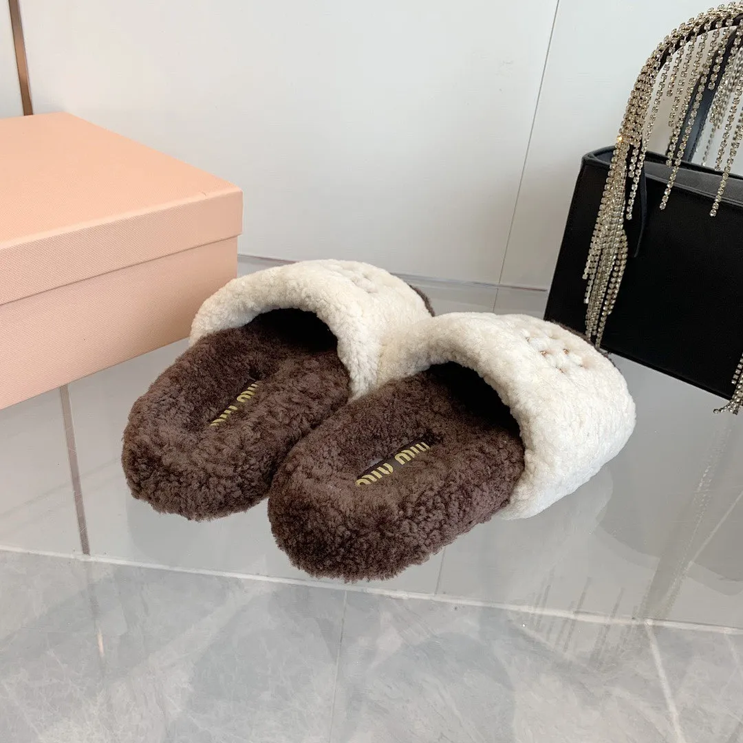 Miu Miu Shearling Logo Slides Crème/Donkerbruin - Image 4