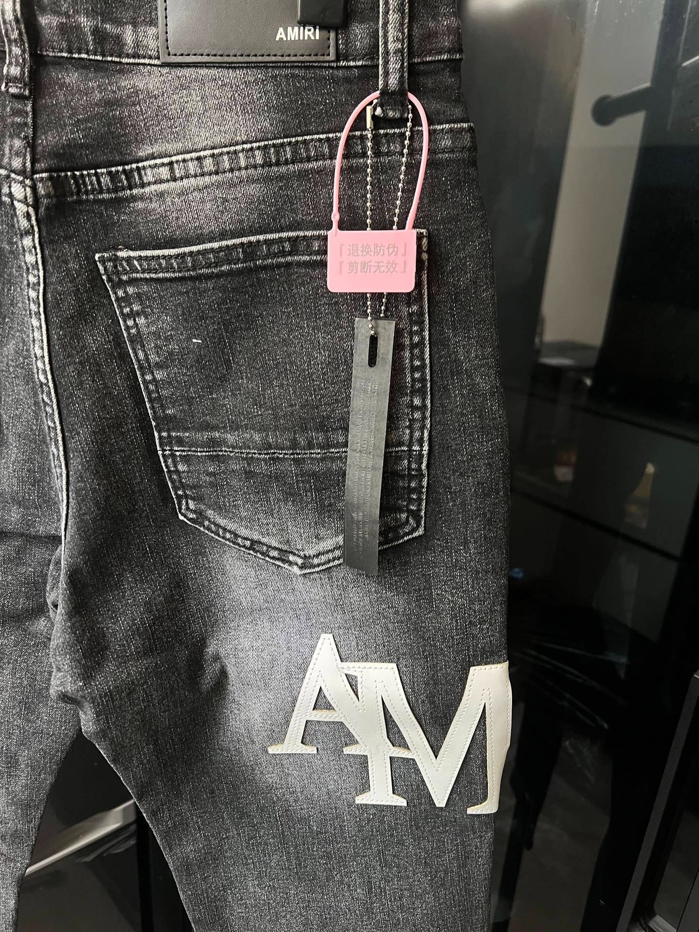 AMIRI Varsity Letter Patch Jeans Wit text - Image 7