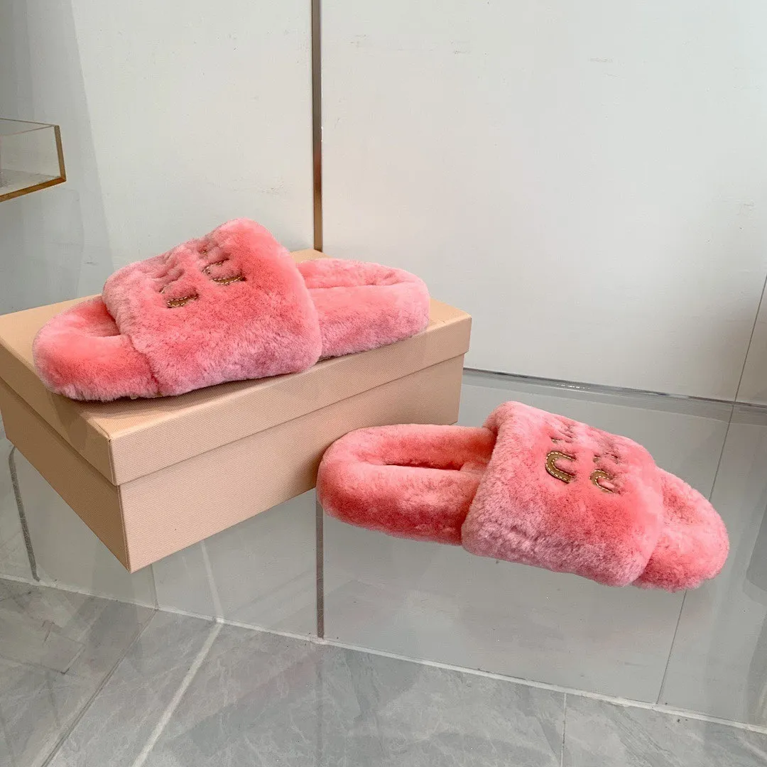 Miu Miu Shearling Logo Slides Roze - Image 5