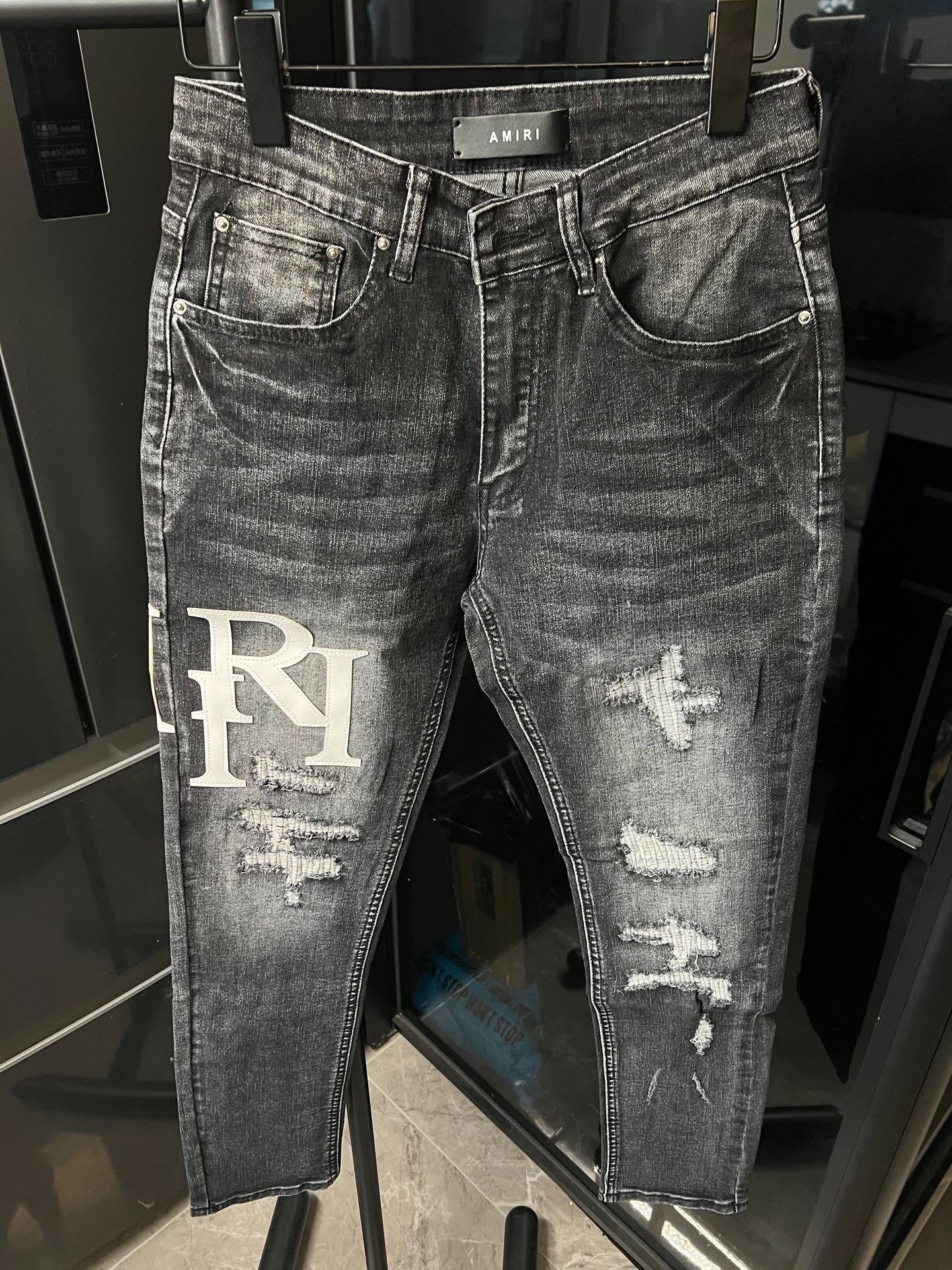 AMIRI Varsity Letter Patch Jeans Wit text - Image 3