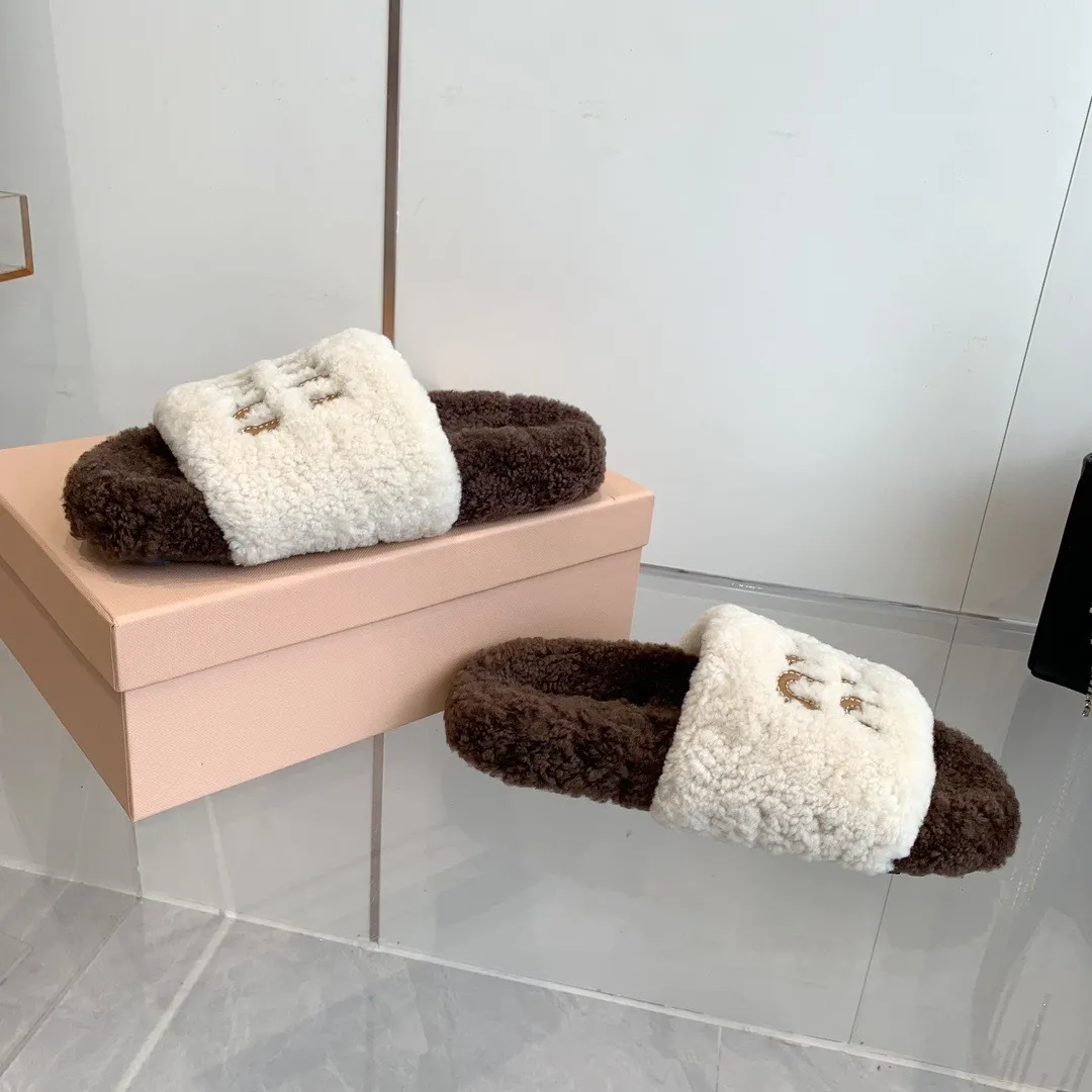 Miu Miu Shearling Logo Slides Crème/Donkerbruin - Image 6