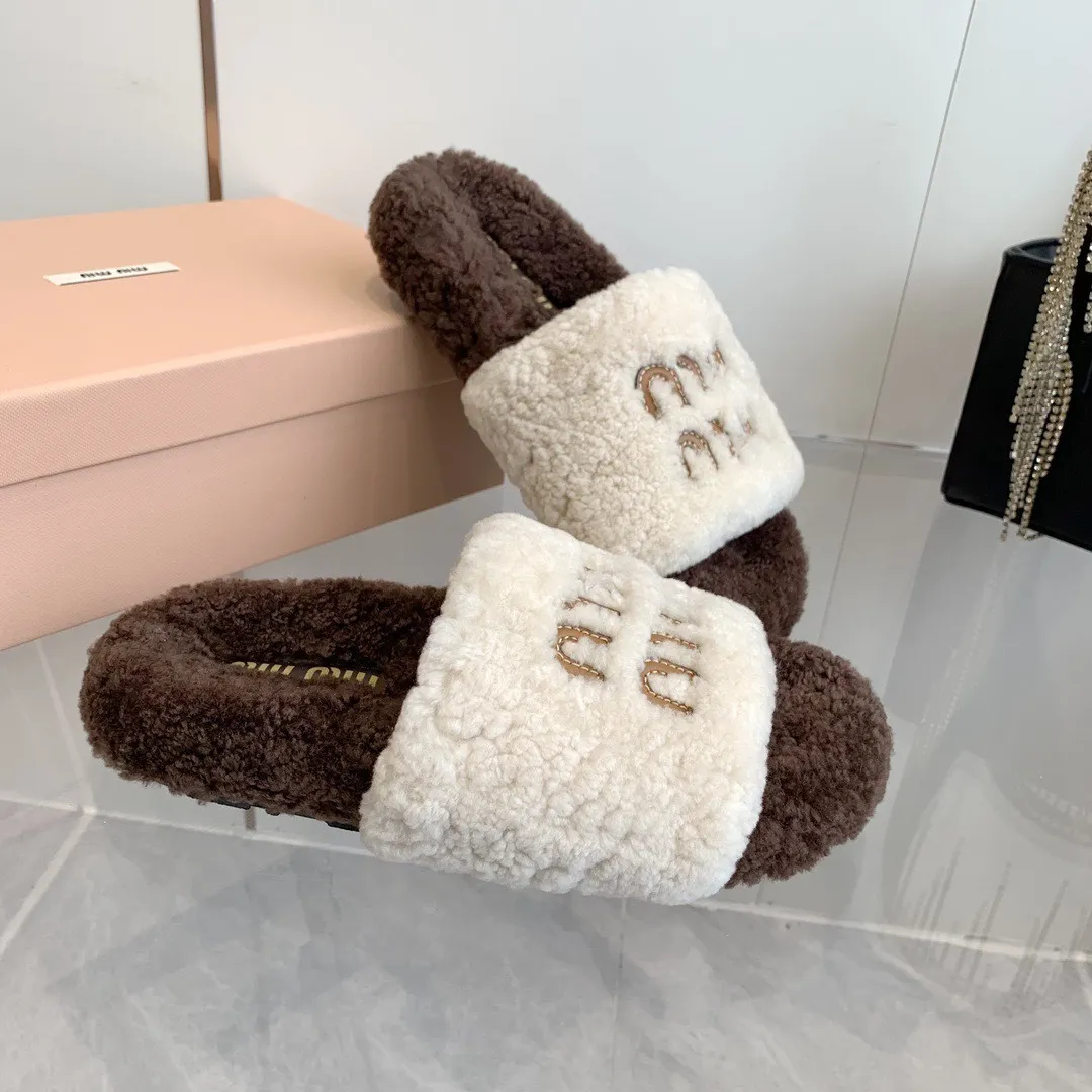 Miu Miu Shearling Logo Slides Crème/Donkerbruin - Image 7