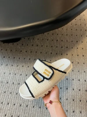 Miu Miu Crochet Platform Slides Crème/Zwart