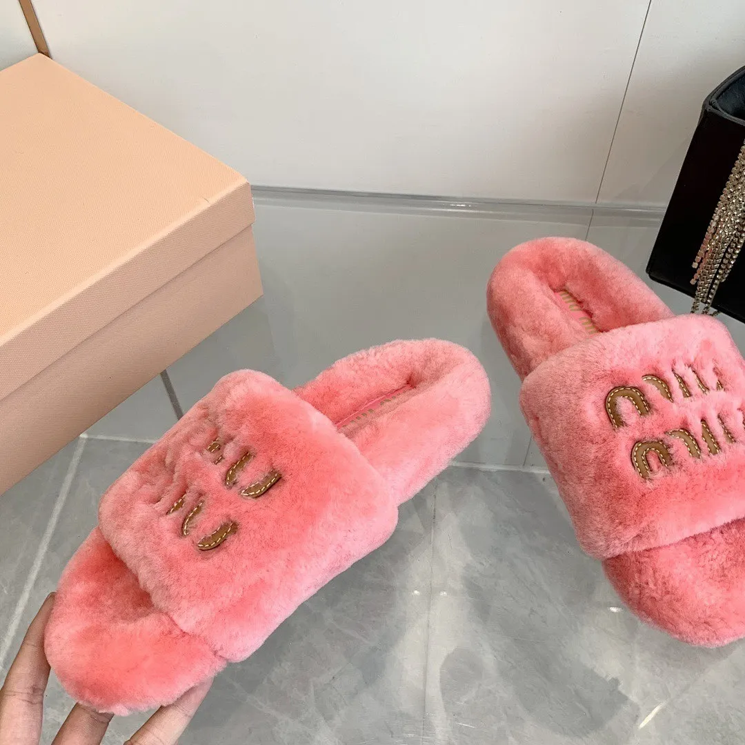 Miu Miu Shearling Logo Slides Roze - Image 8