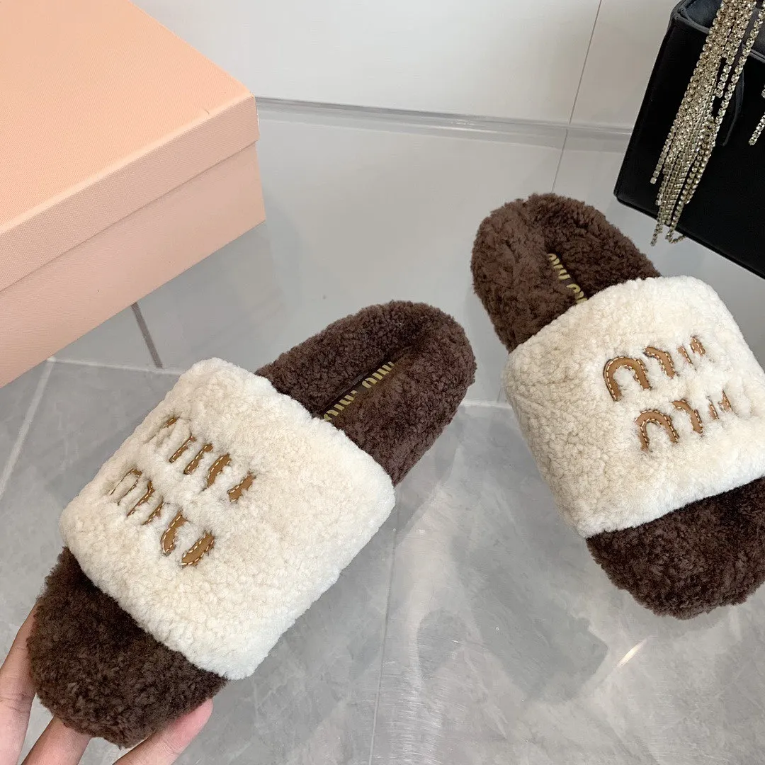 Miu Miu Shearling Logo Slides Crème/Donkerbruin - Image 10