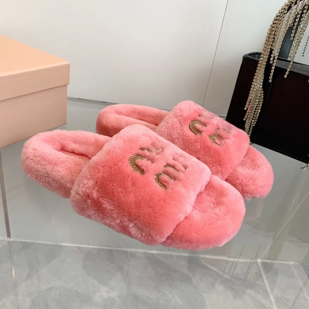 Miu Miu Shearling Logo Slides Roze - Image 9