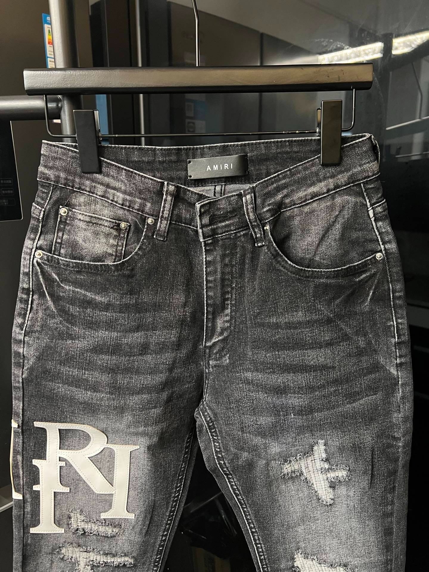 AMIRI Varsity Letter Patch Jeans Wit text - Image 4