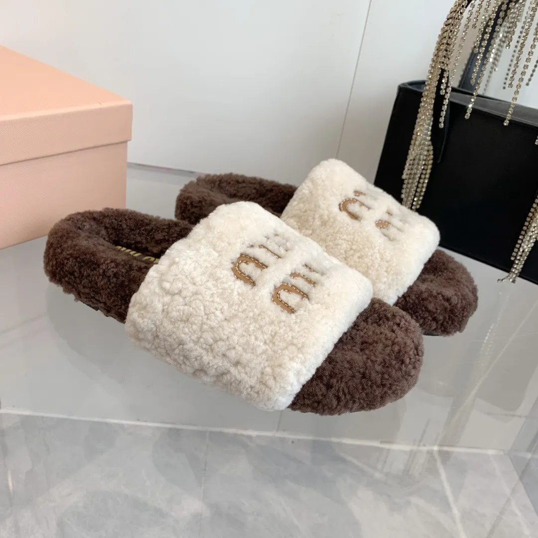 Miu Miu Shearling Logo Slides Crème/Donkerbruin - Image 11