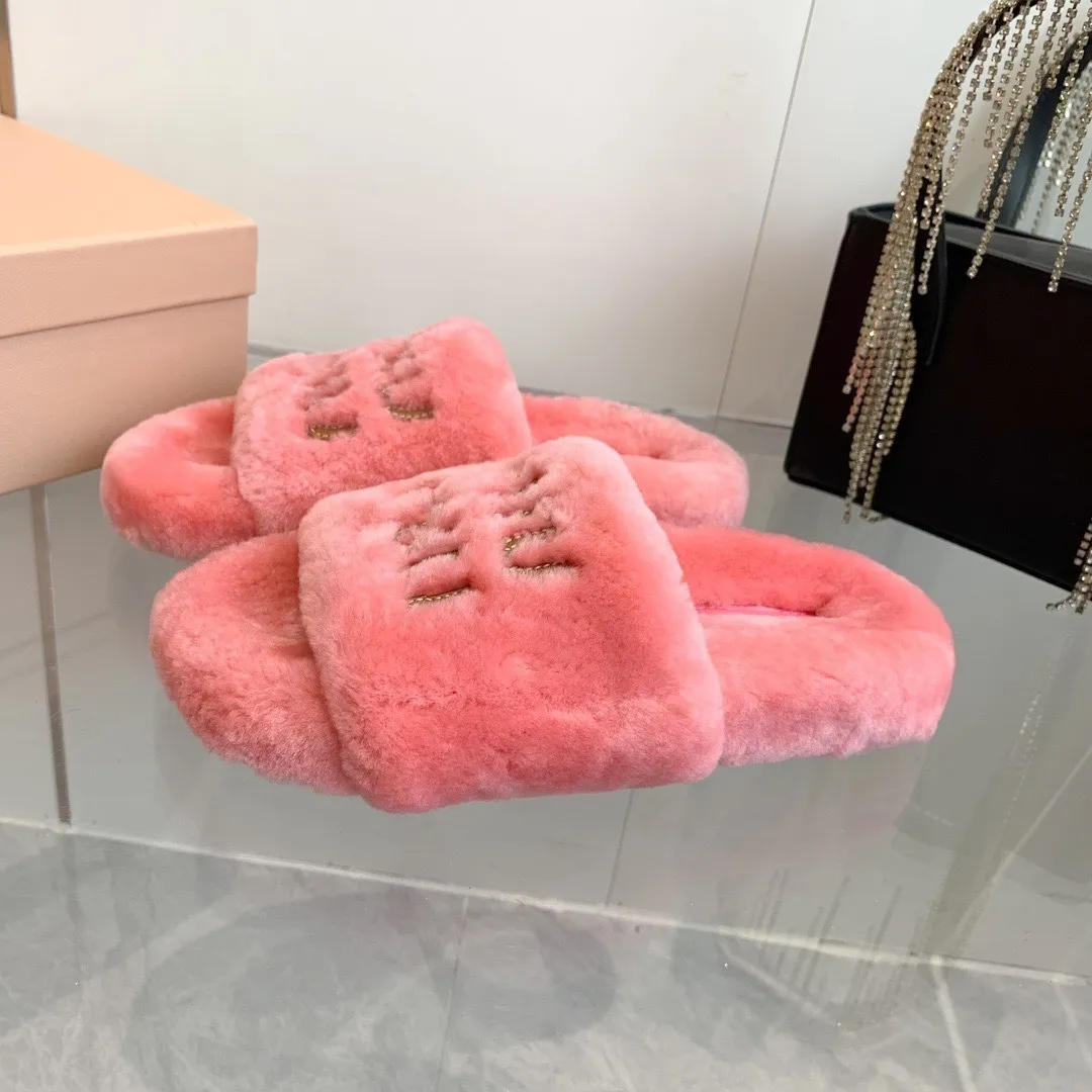 Miu Miu Shearling Logo Slides Roze - Image 10