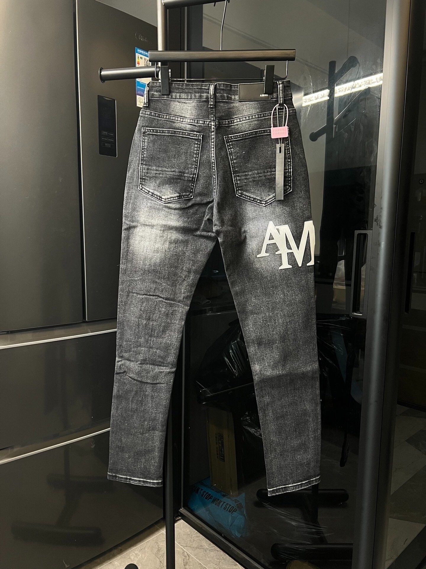 AMIRI Varsity Letter Patch Jeans Wit text - Image 2
