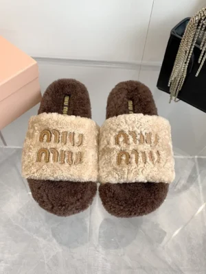 Miu Miu Shearling Logo Slides Bruin/Beige