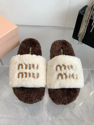 Miu Miu Shearling Logo Slides Crème/Donkerbruin