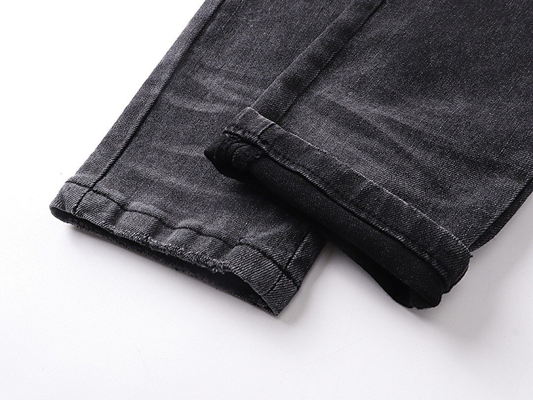 Amiri Varsity Logo Jeans 10 - Image 12